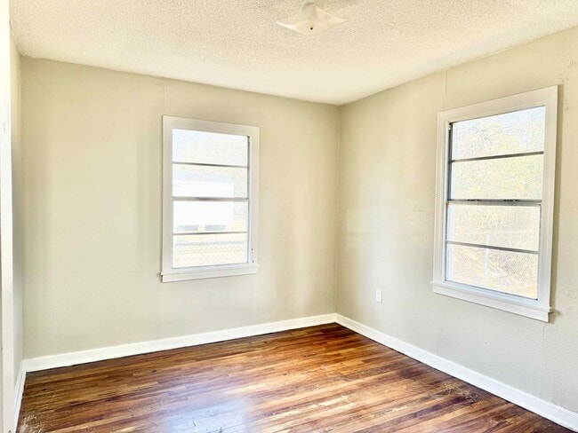 Building Photo - 2666 Sheldon Dr