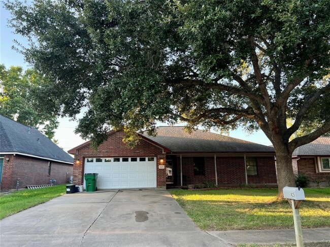 Primary Photo - 825 Manor Dr
