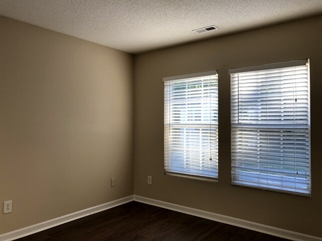 Building Photo - 2665 Pebble Meadow Ln