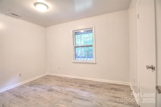 Building Photo - 614 Teresa Cir