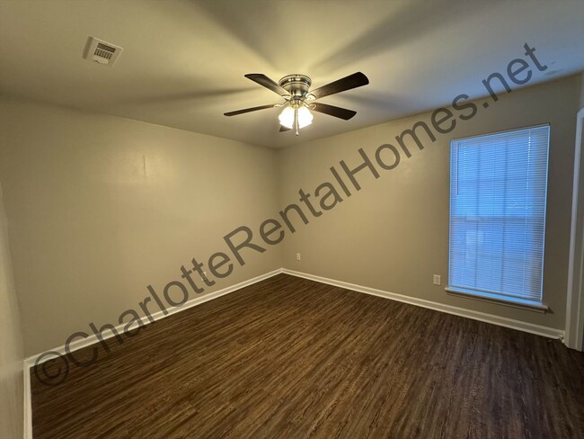 Building Photo - Charming 3 bedroom 2 bath home in east Cha...