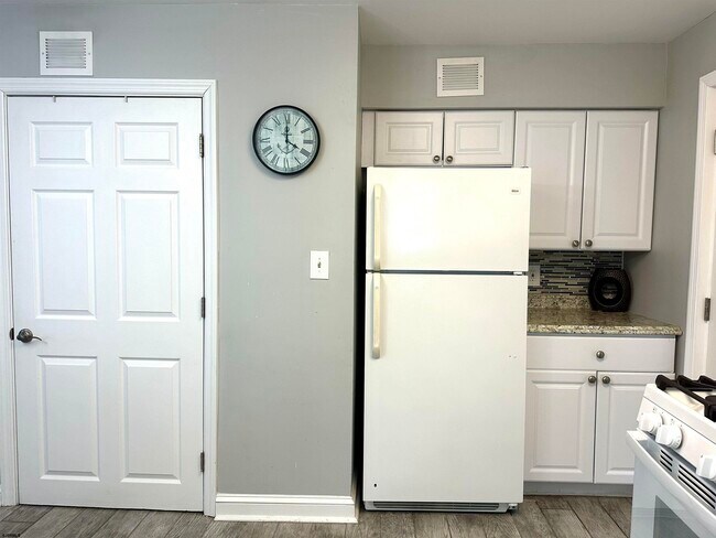 Building Photo - 117 N Wilson Ave