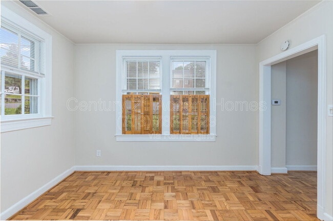 Building Photo - 1020 S Barton St
