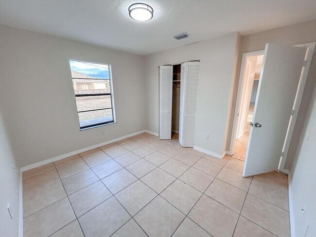 Building Photo - 1901 SW McAllister Ln