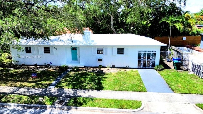 Primary Photo - 828 NE 76th St