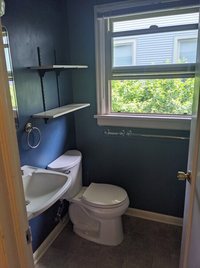 Building Photo - 414 S 12th Ave