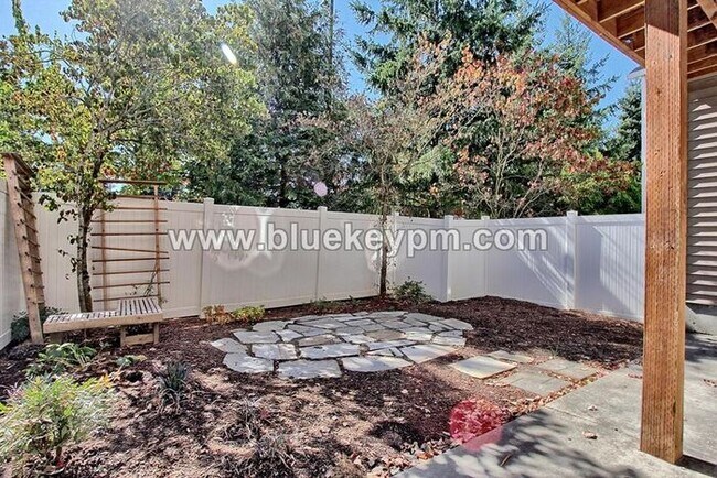 Building Photo - 3 Bed, 3.5 Baths Townhome With Garage Level Suite and Office Space