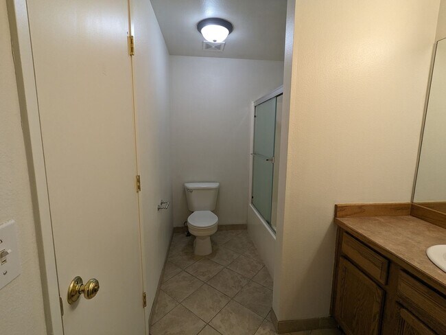 Building Photo - 2x2 duplex with a fenced yard, single-car ...