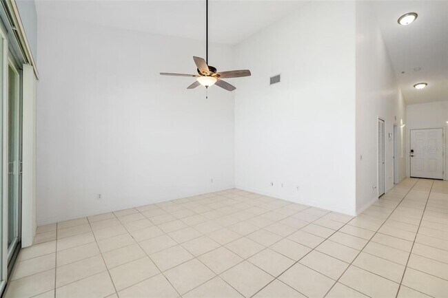 Building Photo - 905 Fairwaycove Ln