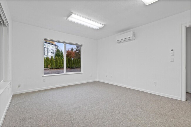 Building Photo - ALK - 1820 Sylvan Highlands Triplex