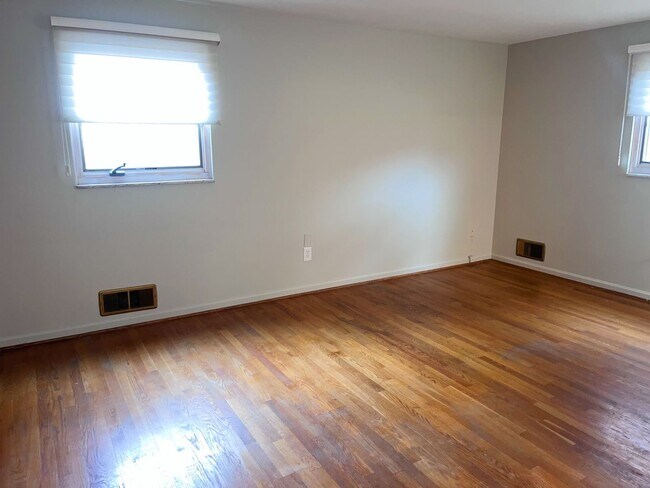 Building Photo - 79 Moffett St