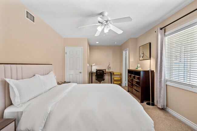 Building Photo - Chic Family house in West Covina