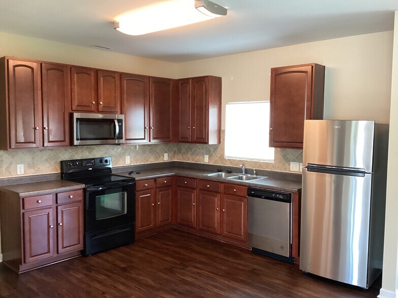 Building Photo - 1018 Skillbeck Rd