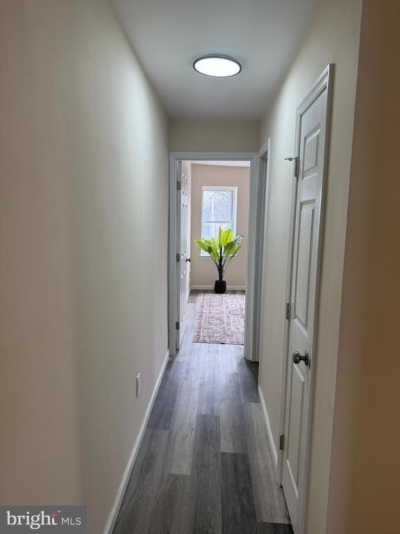 Building Photo - 1028 E North Ave