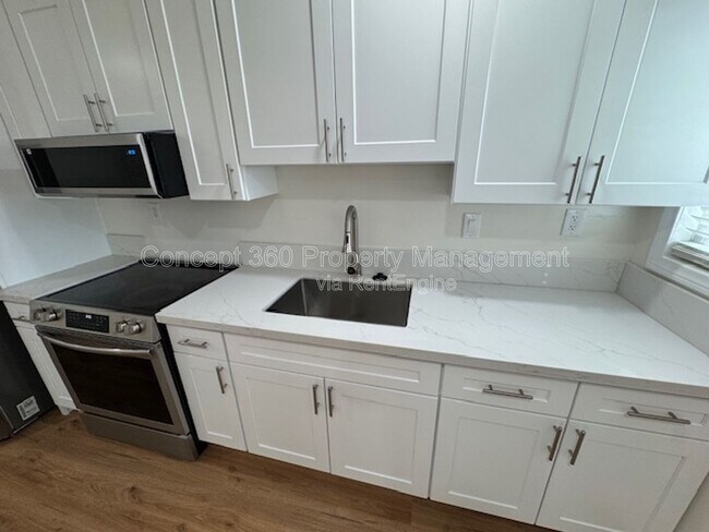 Building Photo - 5762 Cedar Ave