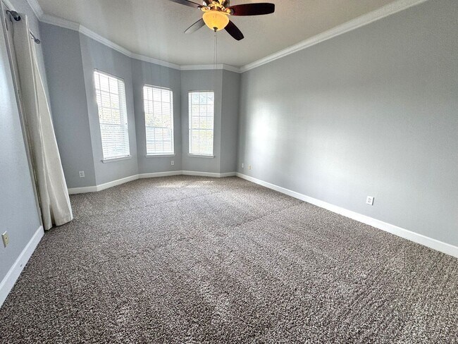 Building Photo - 3BR/3BA Eagle Harbor Condo w/ Garage