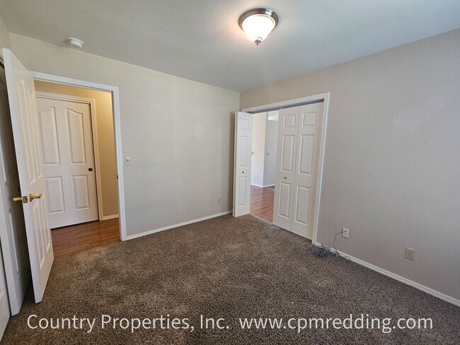 Building Photo - Light & Bright 3-Bedroom House in Ravenwood Subdivision Coming Available Early May!