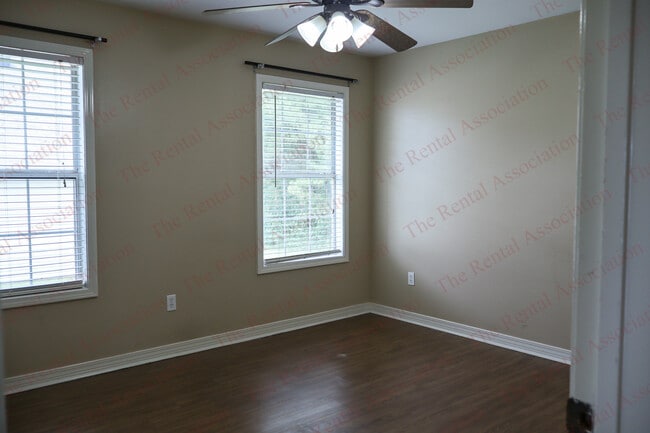 Building Photo - 629 S Barnett Springs St