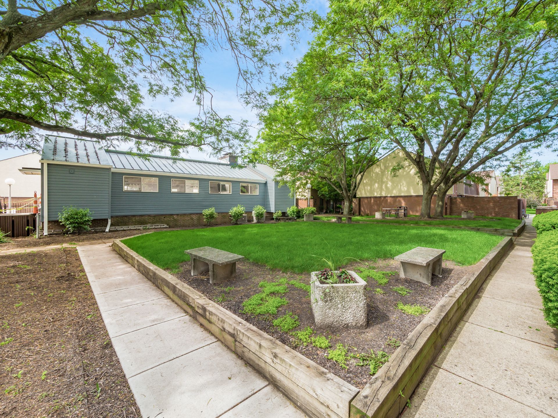 Building Photo - 1766 Willoway Cir S
