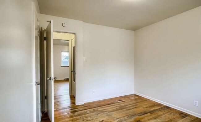 Building Photo - Prentice