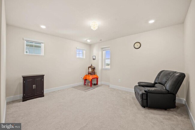 Building Photo - 1281 Backbone Wy