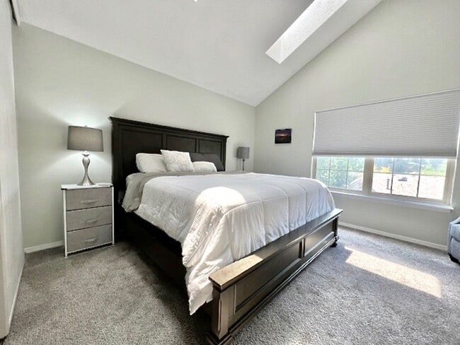 Building Photo - FURNISHED Two Bedroom Two Bath Condo on th...