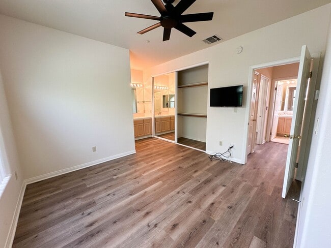 Building Photo - COMING SOON! 2 Bedroom Townhome for Rent in Glendale.