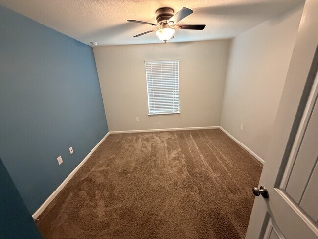 Building Photo - 9470 Lutoo Ln