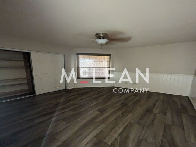 Building Photo - Unfurnished Three Bedroom, Two Bathroom Ho...