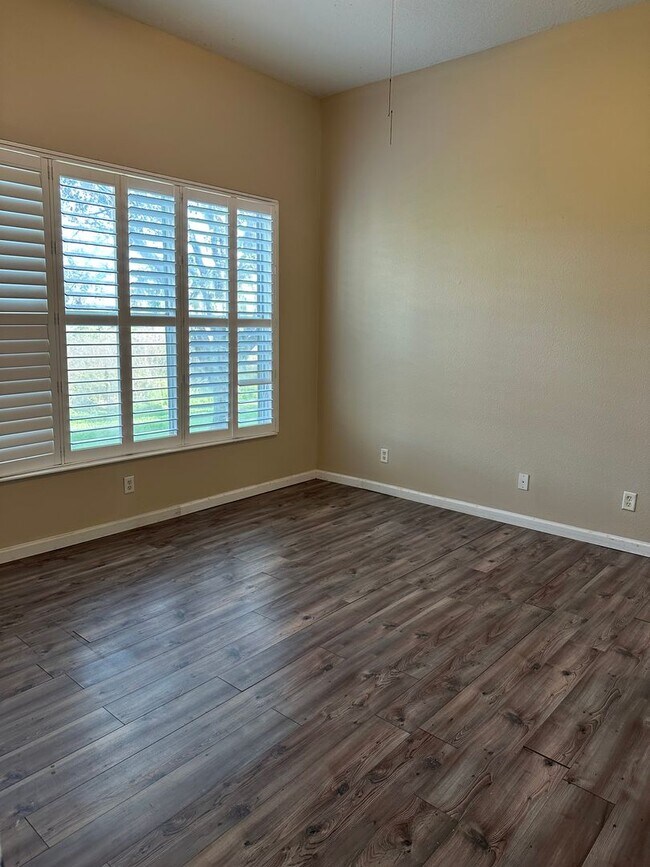 Building Photo - Beautiful Home Located in Great Community with all the Amenities.