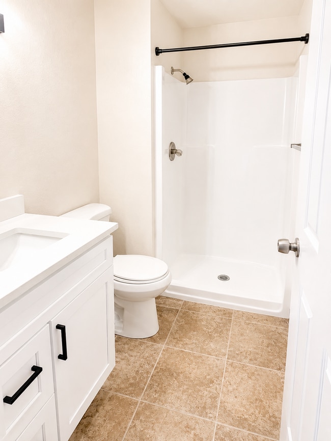Building Photo - Beautiful 2 Bedroom 1 3/4 Bath Duplex in Gig Harbor!