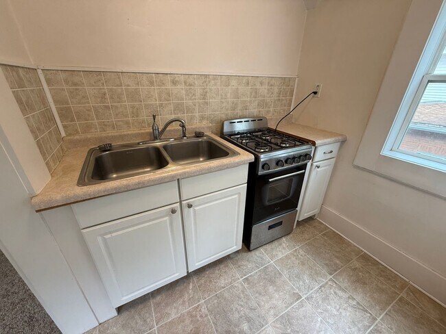 Building Photo - Spacious 1 Bed, 1 Bath Apartment Close to Mayo Clinic!