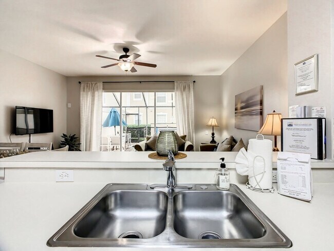 Building Photo - 2314 Silver Palm Dr