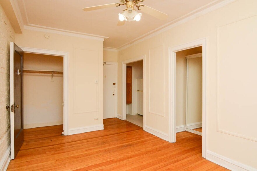 Building Photo - 1169 N Dearborn St