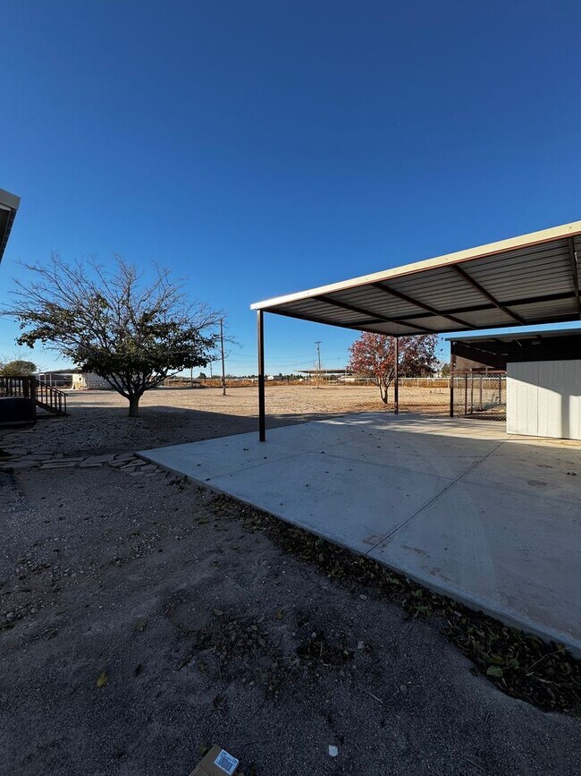 Building Photo - Spacious Four Bedroom Home - Pet Friendly and Horses Allowed!