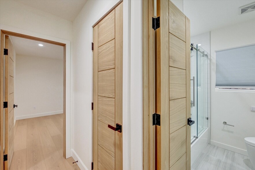 Building Photo - 5348 Thornburn St