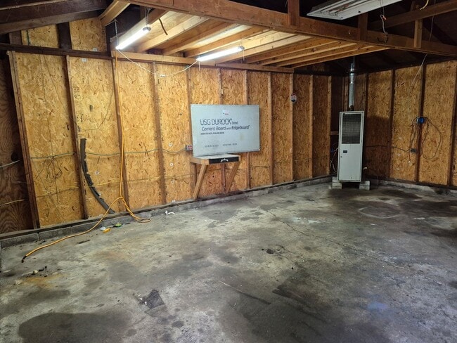 Building Photo - Spacious 3 Bed 2 Bath Rancher In Oxford