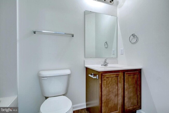 Building Photo - 18 Grace Ave