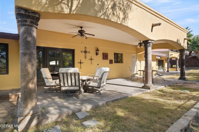 Building Photo - 6204 Pinehurst Dr