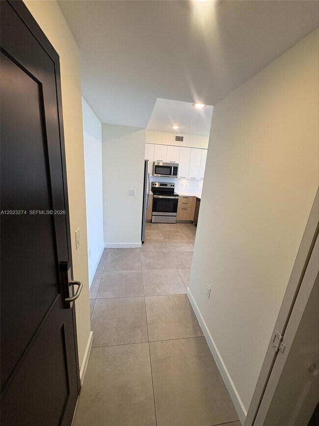 Building Photo - 16395 Biscayne Blvd