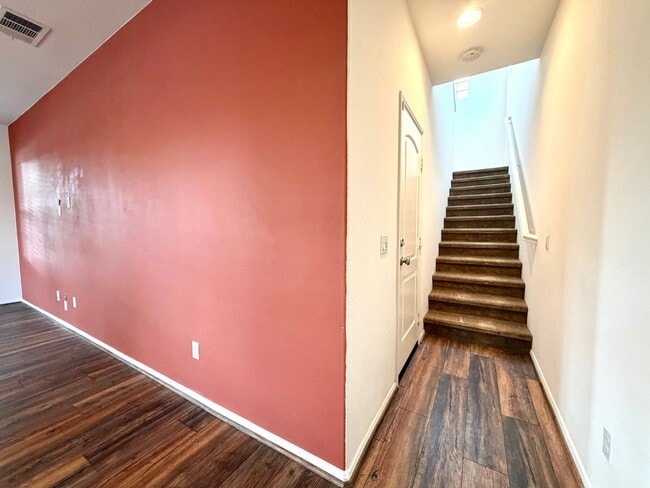 Building Photo - Stylish 2-Bedroom Living with Community Amenities