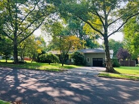 Building Photo - 159 Greglawn Dr