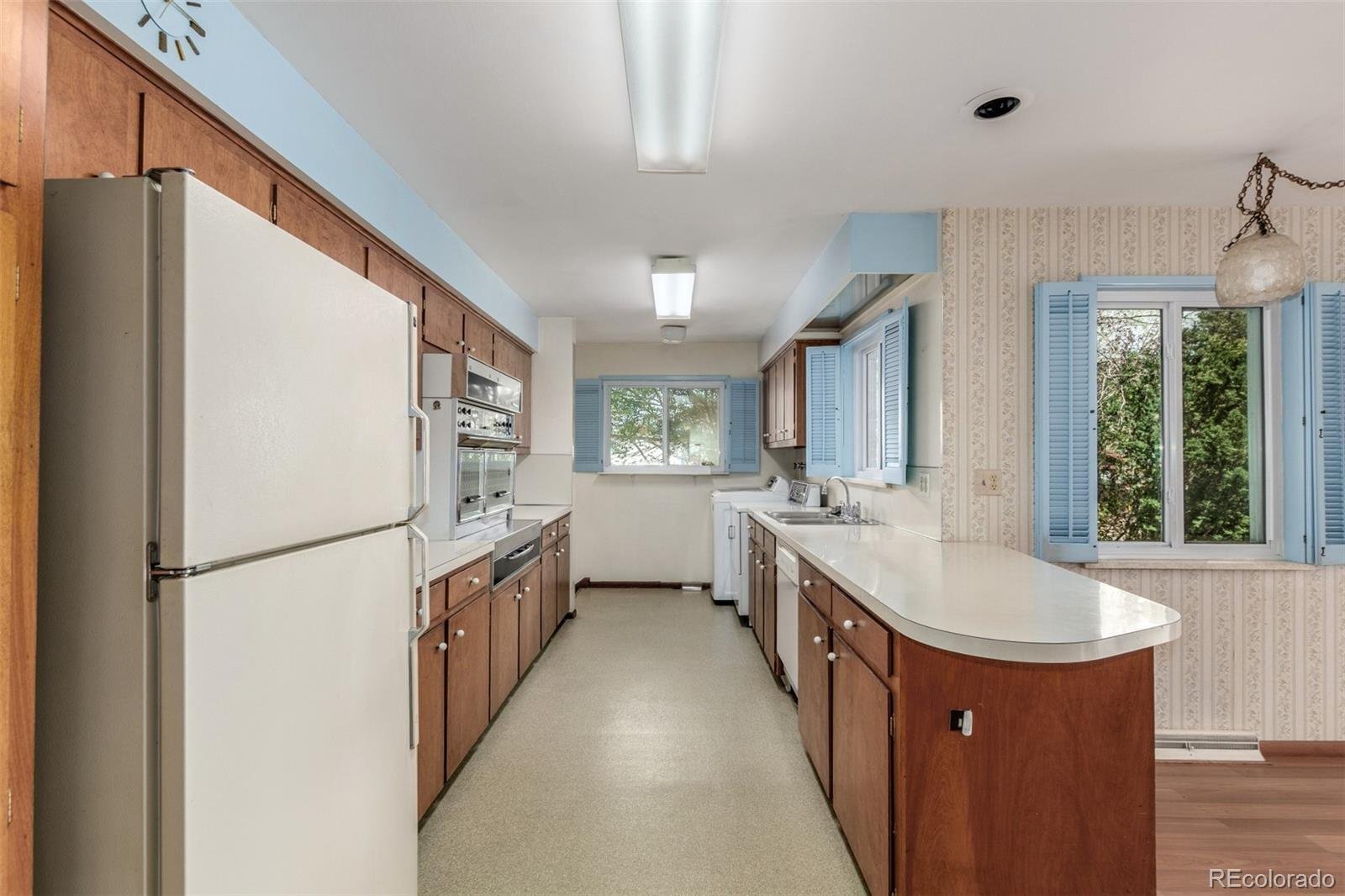 Building Photo - 680 S Canosa Ct