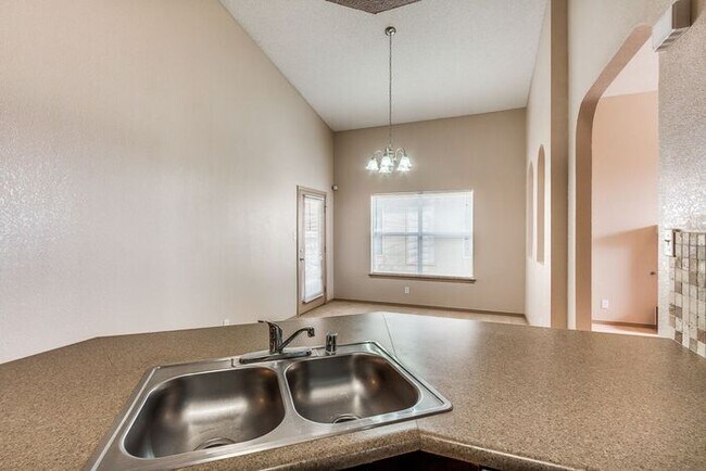 Building Photo - Prestigious Northeast Rental Home w/ Refri...