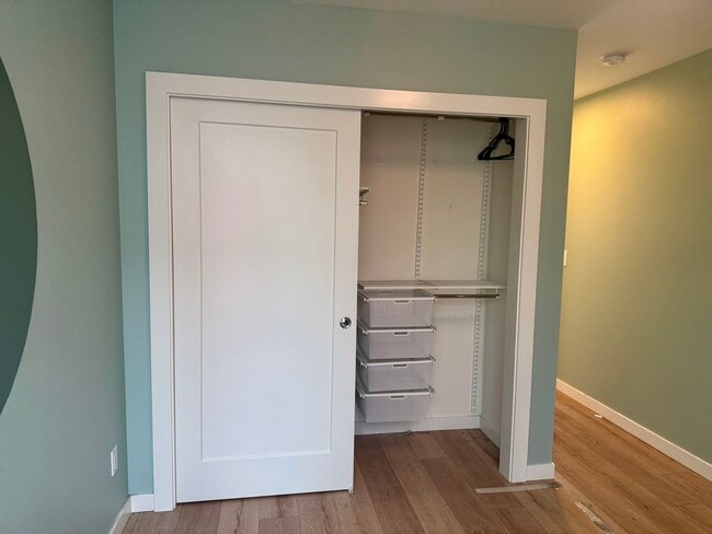 Building Photo - Capitol Hill Townhome