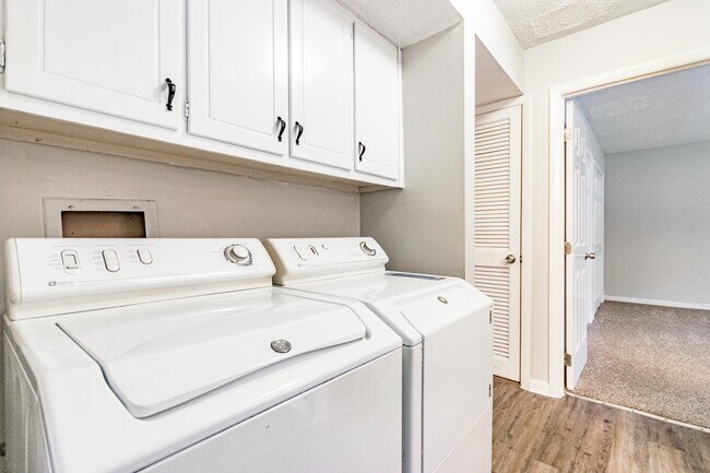 Building Photo - 631 Pine Ridge Pl