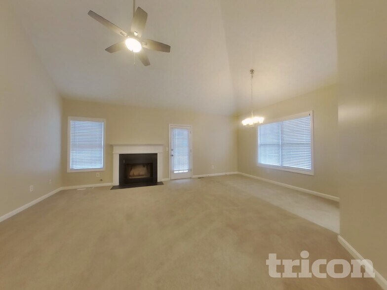 Building Photo - 125 Fawn Ln