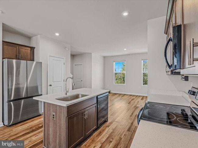 Building Photo - 179 Presidents Pointe Ave