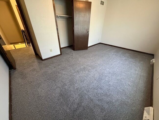 Building Photo - Townhome with a Bedroom Balcony Overlooking Lake Tapawingo
