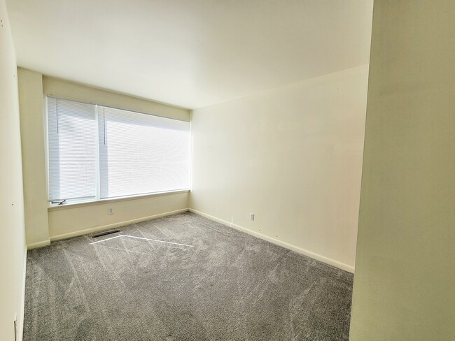 Building Photo - Drummond Flats